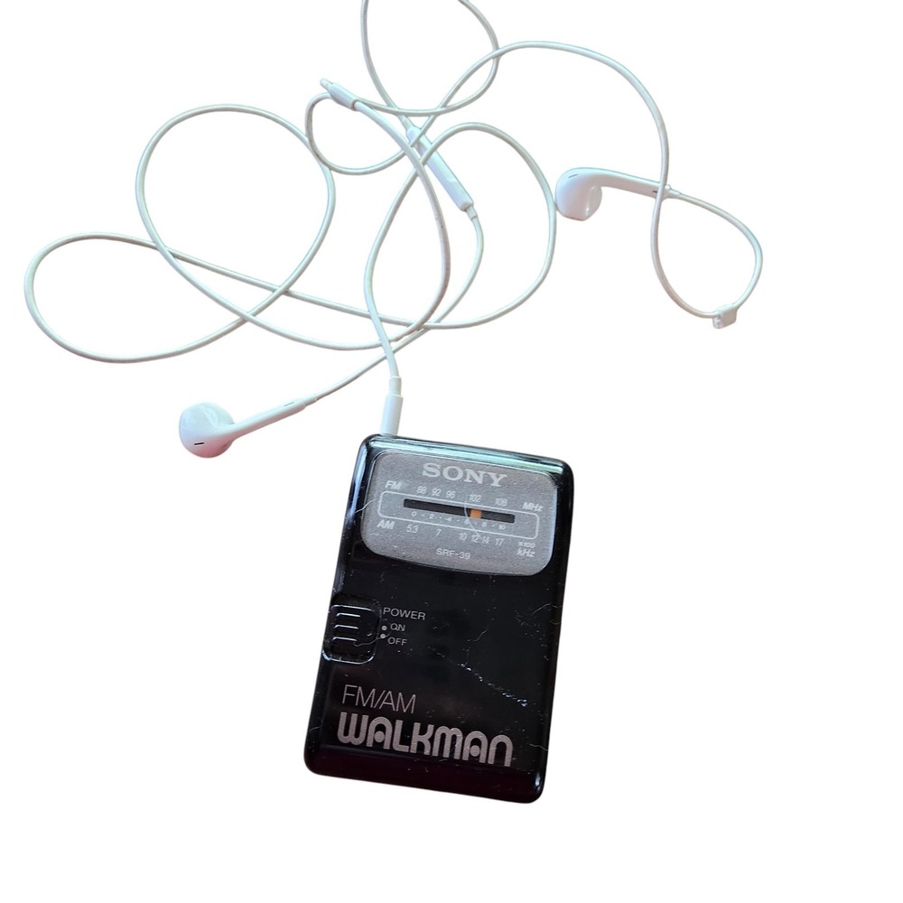 Vintage Sony SRF-39 FM/AM Walkman Pocket Radio Black Earphones Belt Clip WORKS